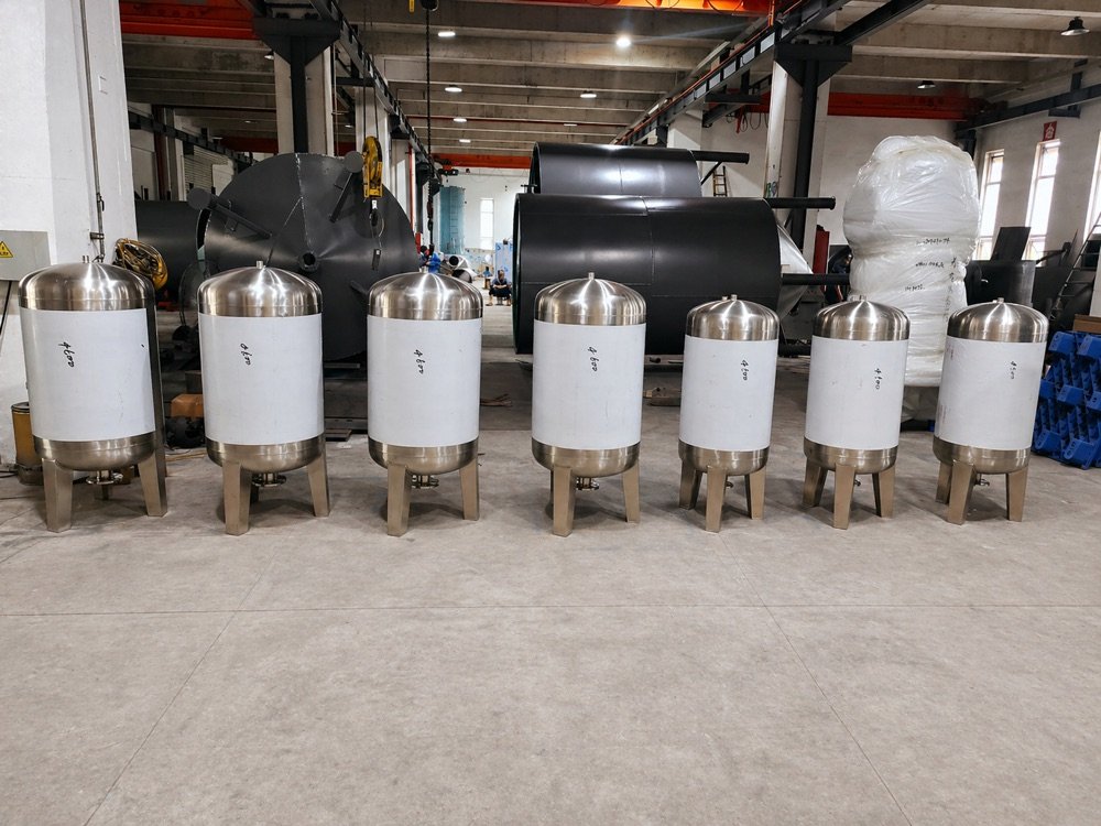 Industrial Pressure Tanks (Diaphragm & Bladder) | HENG RONG